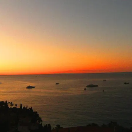 A Pieds Des Plages Golf Bleu Et De Monaco *